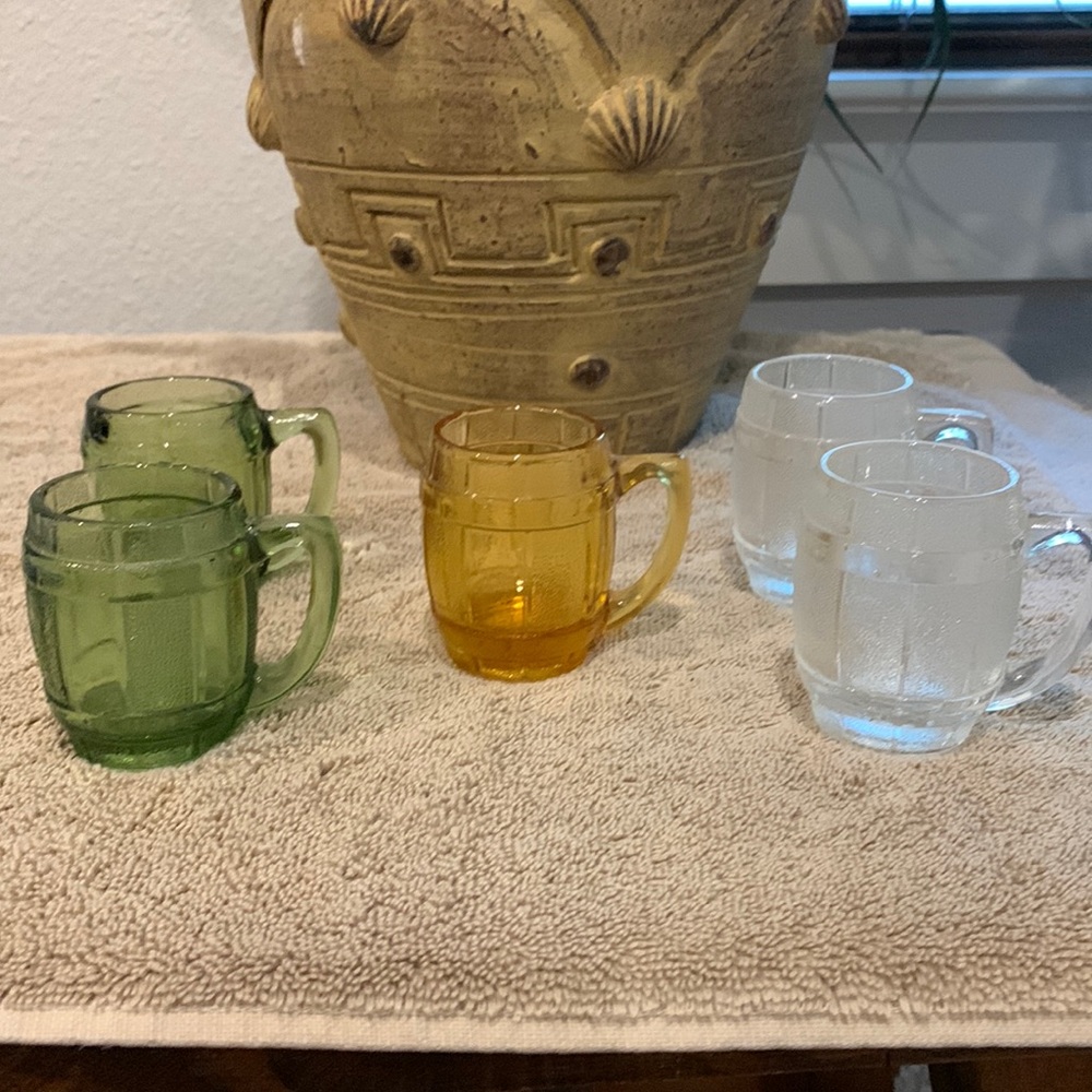Vintage Set of 5 mini glass barrel shot glasses